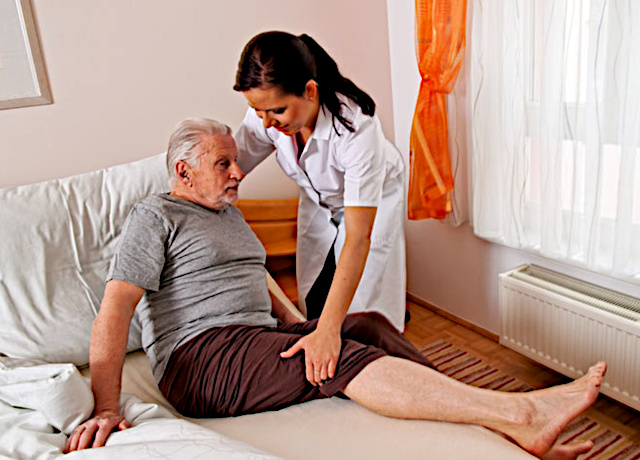 bild_leistungen_24-stunden-betreuung_pflege24-ams-freiburg_640x460